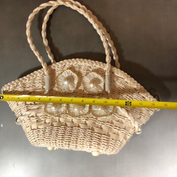 Beautiful Vintage Wicker/Shell Purse - Picture 6 of 7